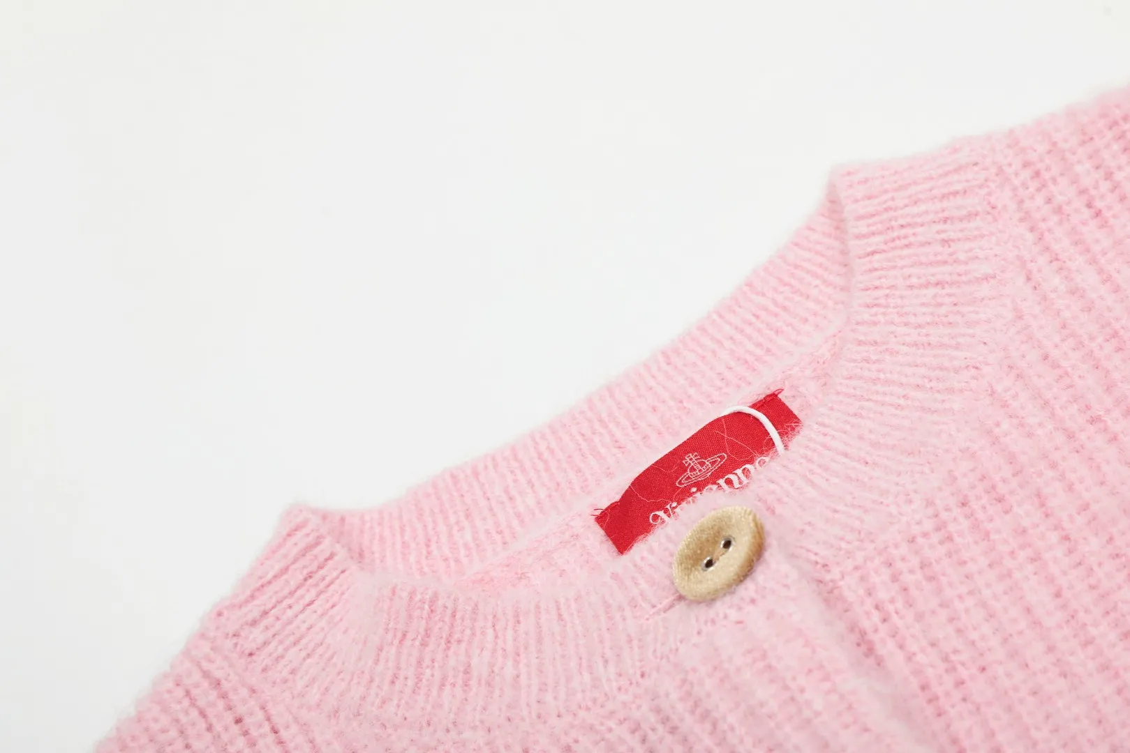VIVI145# vivienne west wood 25 spring new three-color wool embroidered design cardigan Size: 1 yard (90-110 pounds) 2 yards (110-130 pounds) 3 yards (130-150 pounds) Color: gray yellow pink